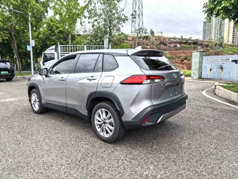 Vehicle photo 5