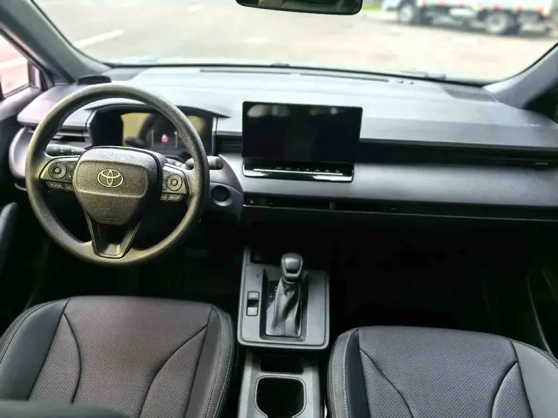 Vehicle photo 7
