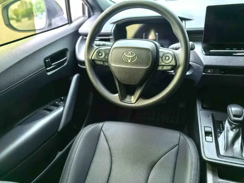 Vehicle photo 8