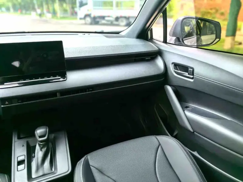 Vehicle photo 9