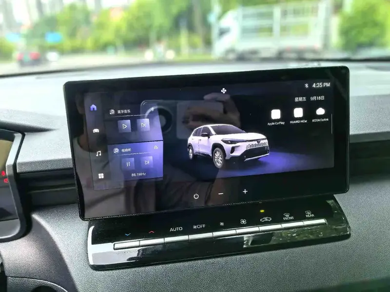 Vehicle photo 10
