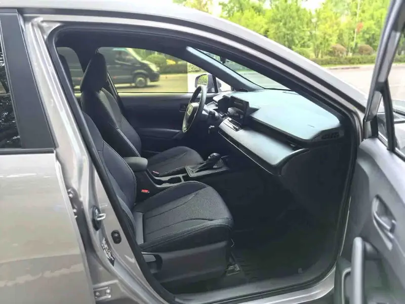Vehicle photo 12