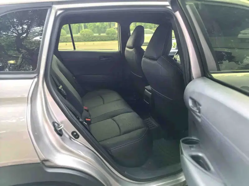 Vehicle photo 13