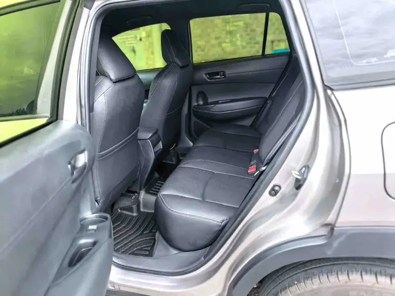 Vehicle photo 14