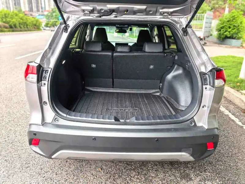 Vehicle photo 15