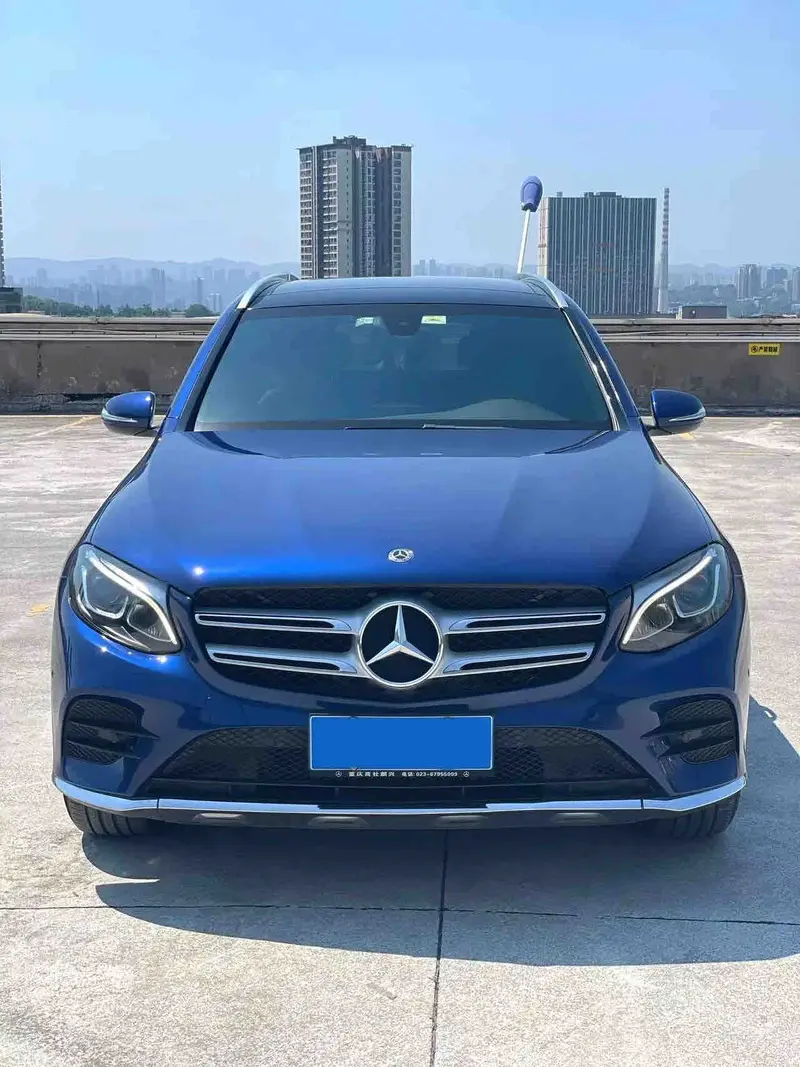 Vehicle photo 2