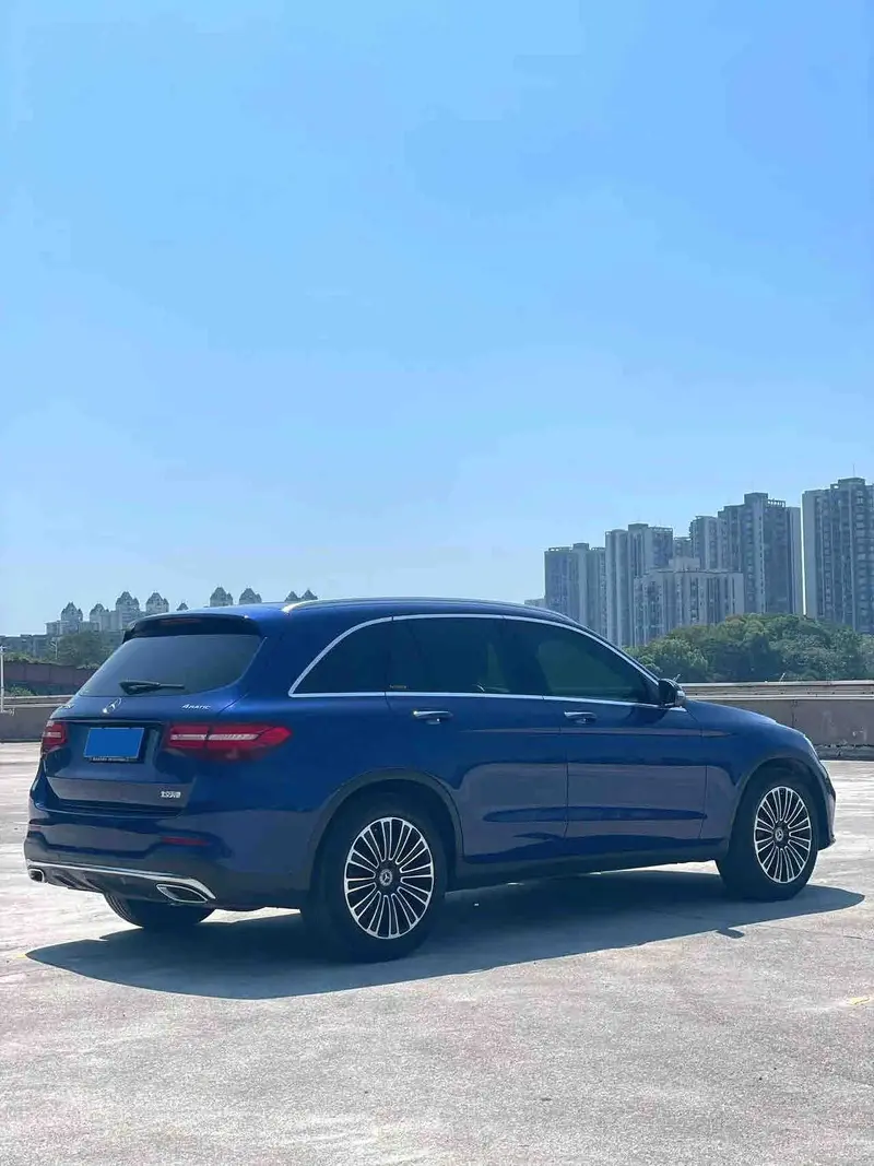 Vehicle photo 4