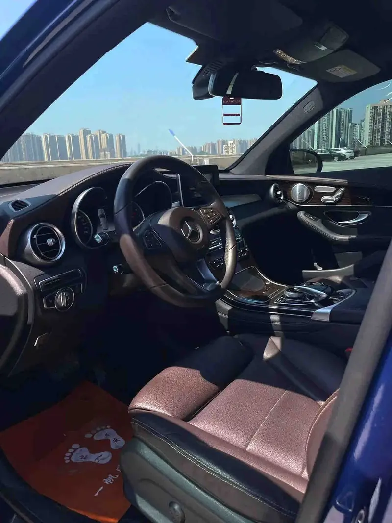 Vehicle photo 7