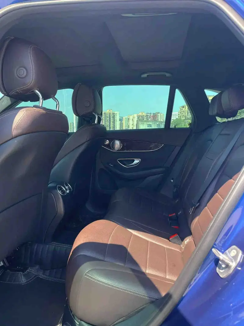 Vehicle photo 8