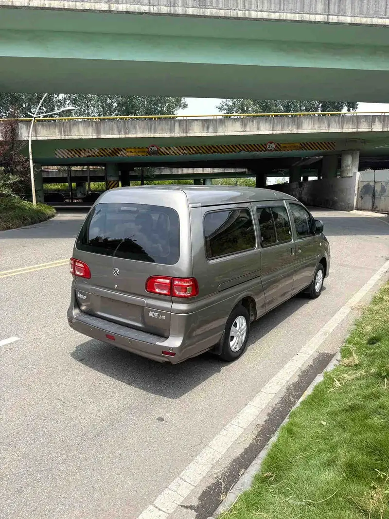 Vehicle photo 3