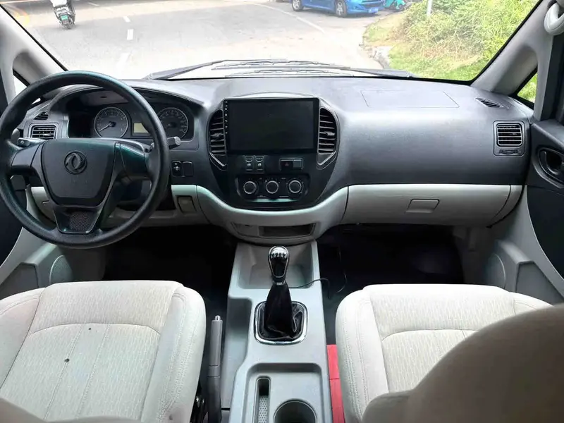 Vehicle photo 5