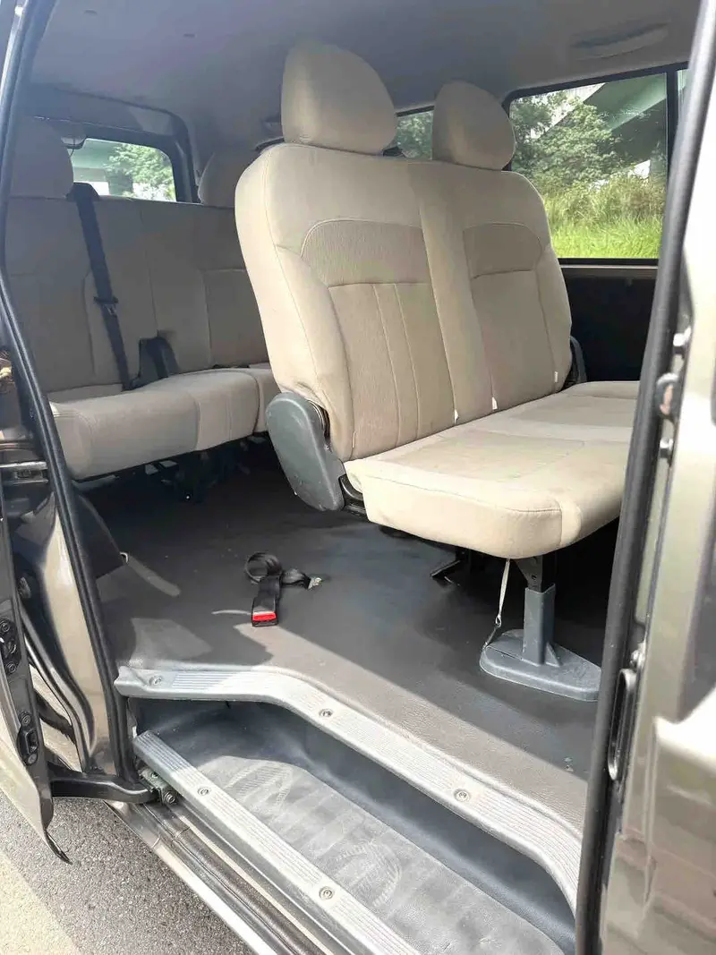 Vehicle photo 7
