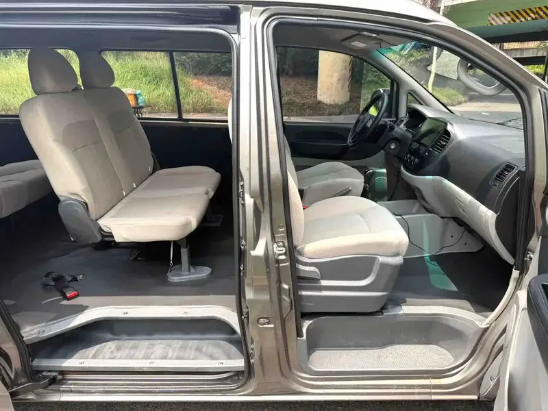 Vehicle photo 8