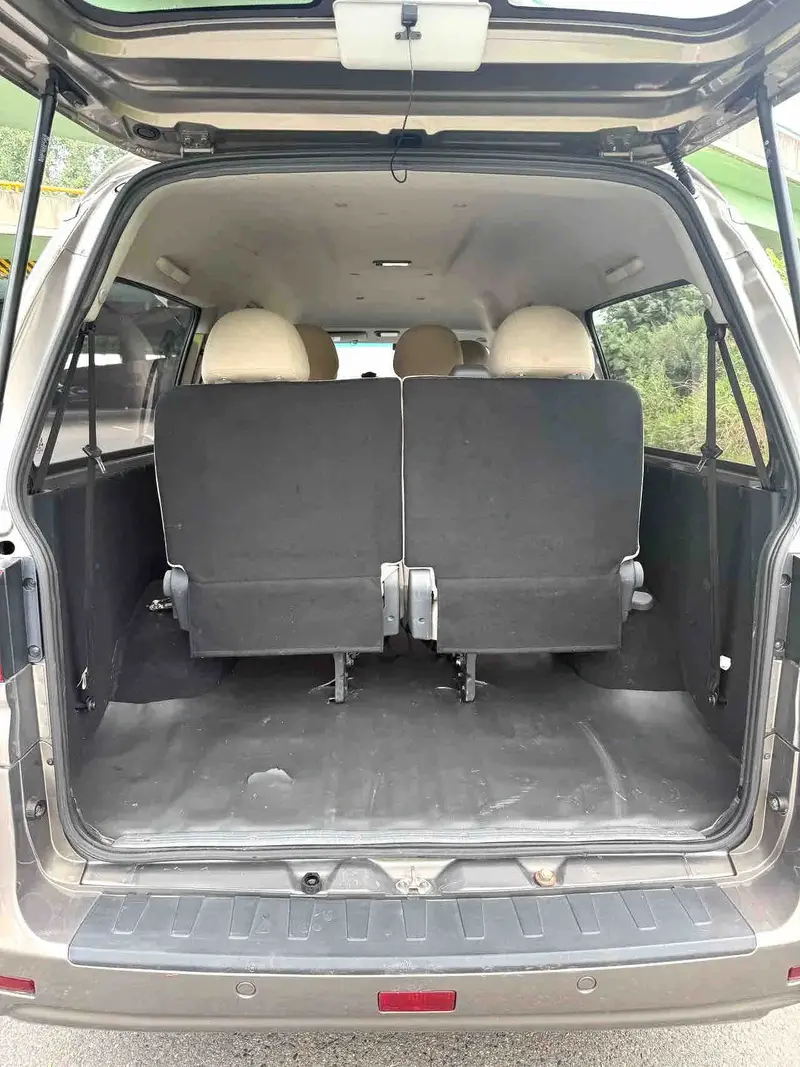 Vehicle photo 9