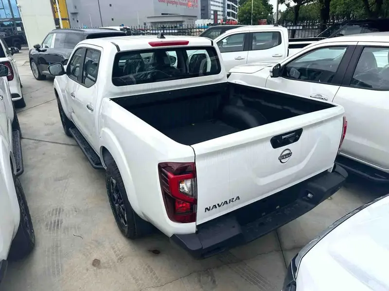 Vehicle photo 4