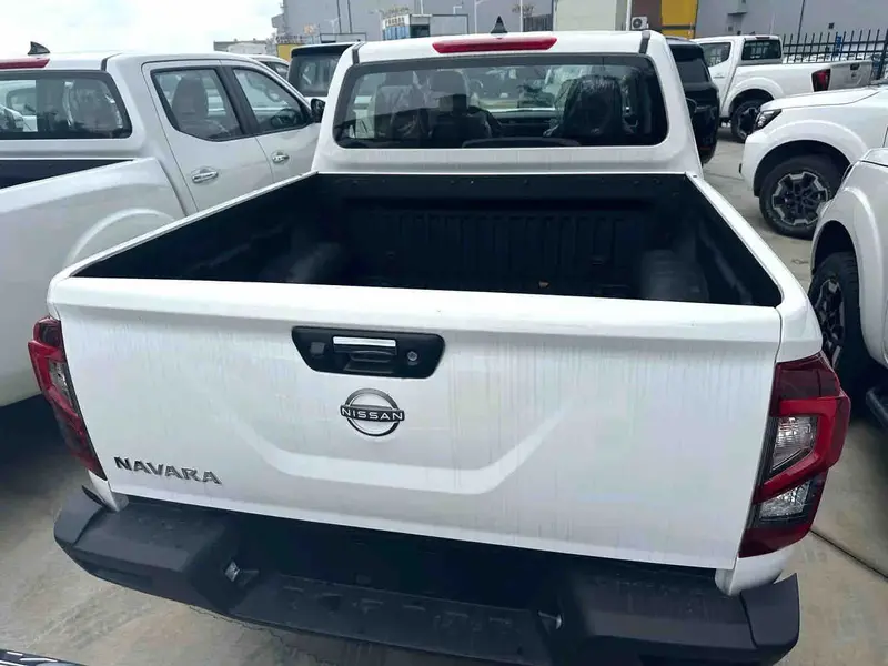 Vehicle photo 5