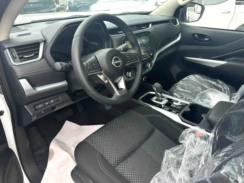 Vehicle photo 6