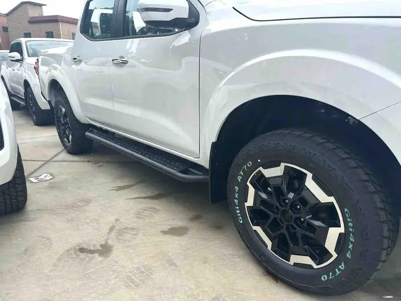 Vehicle photo 9