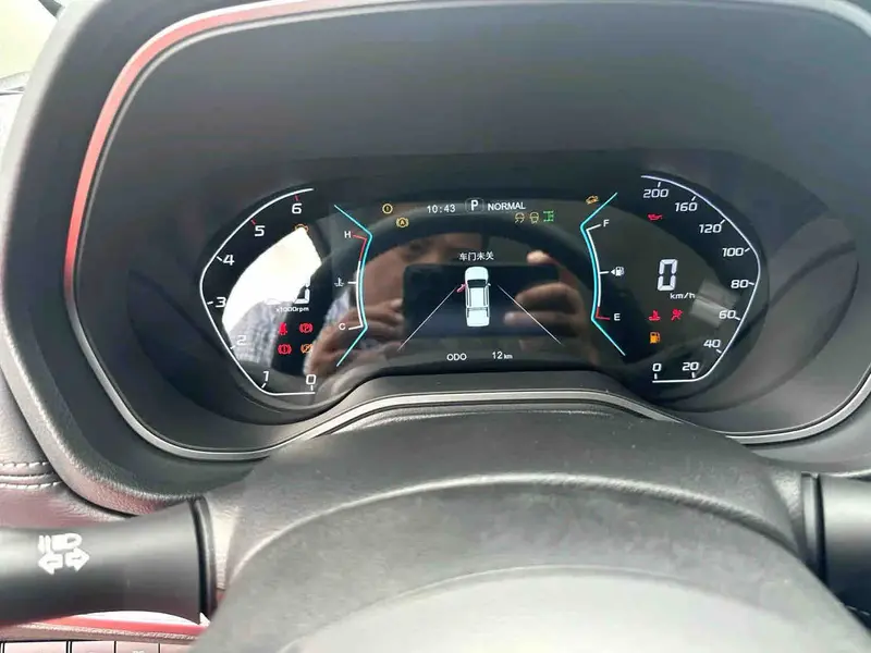 Vehicle photo 10