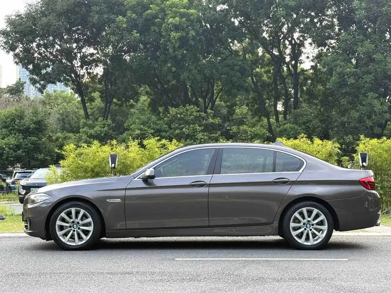 Vehicle photo 4