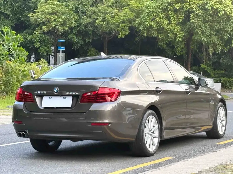 Vehicle photo 7