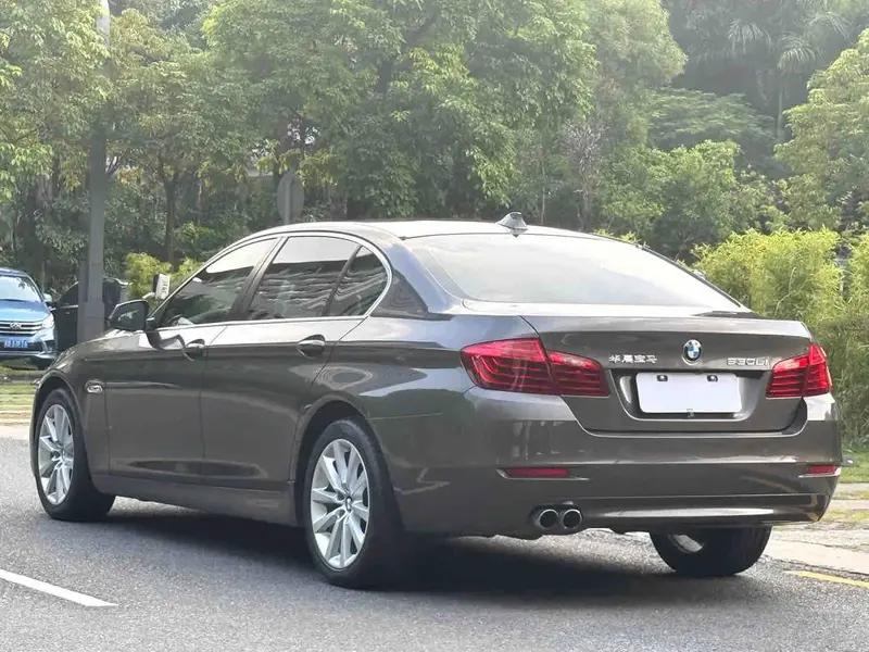Vehicle photo 8