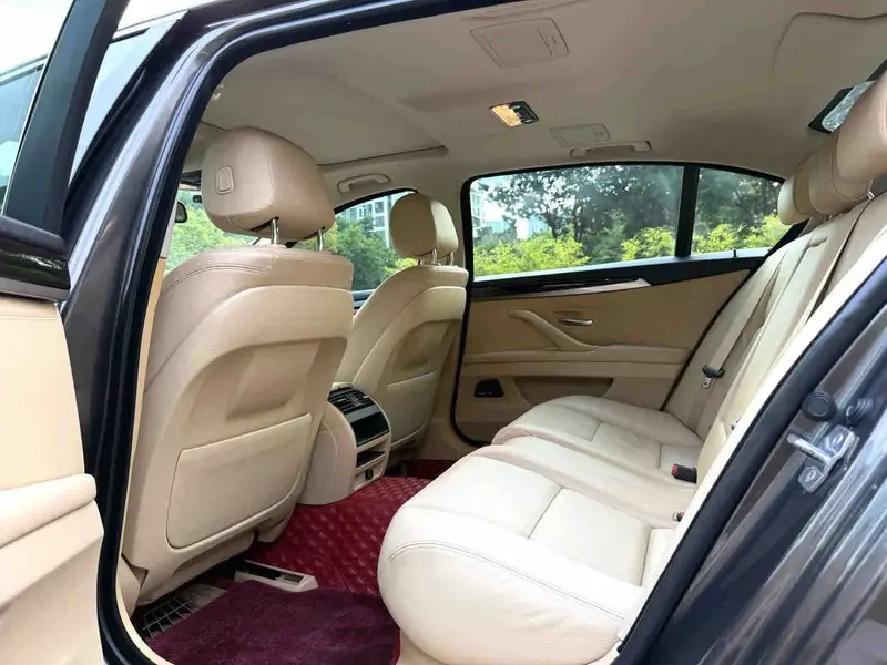 Vehicle photo 15