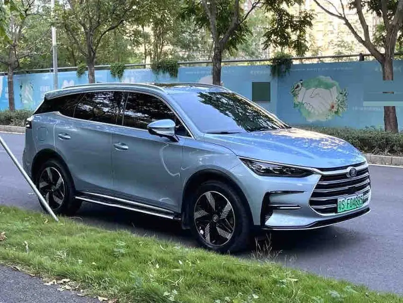 Vehicle photo 2