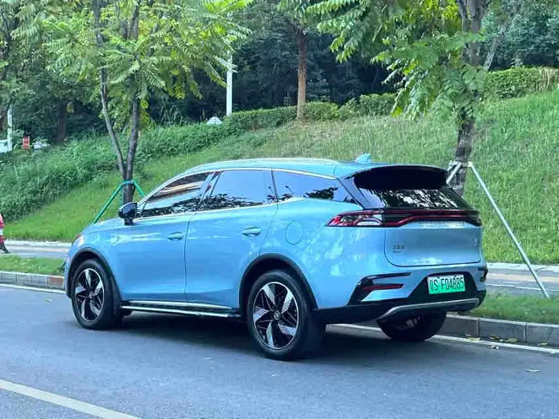 Vehicle photo 3