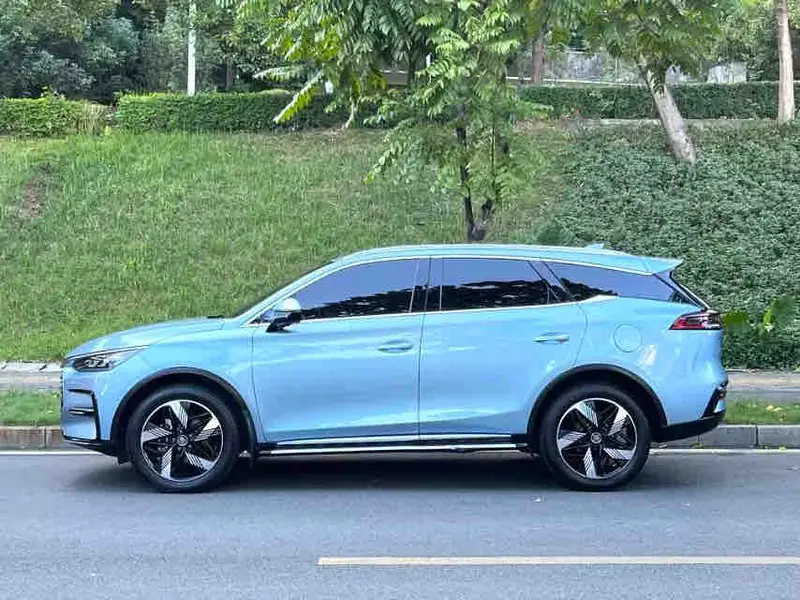 Vehicle photo 4