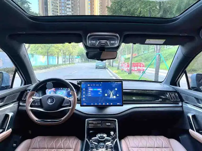 Vehicle photo 5
