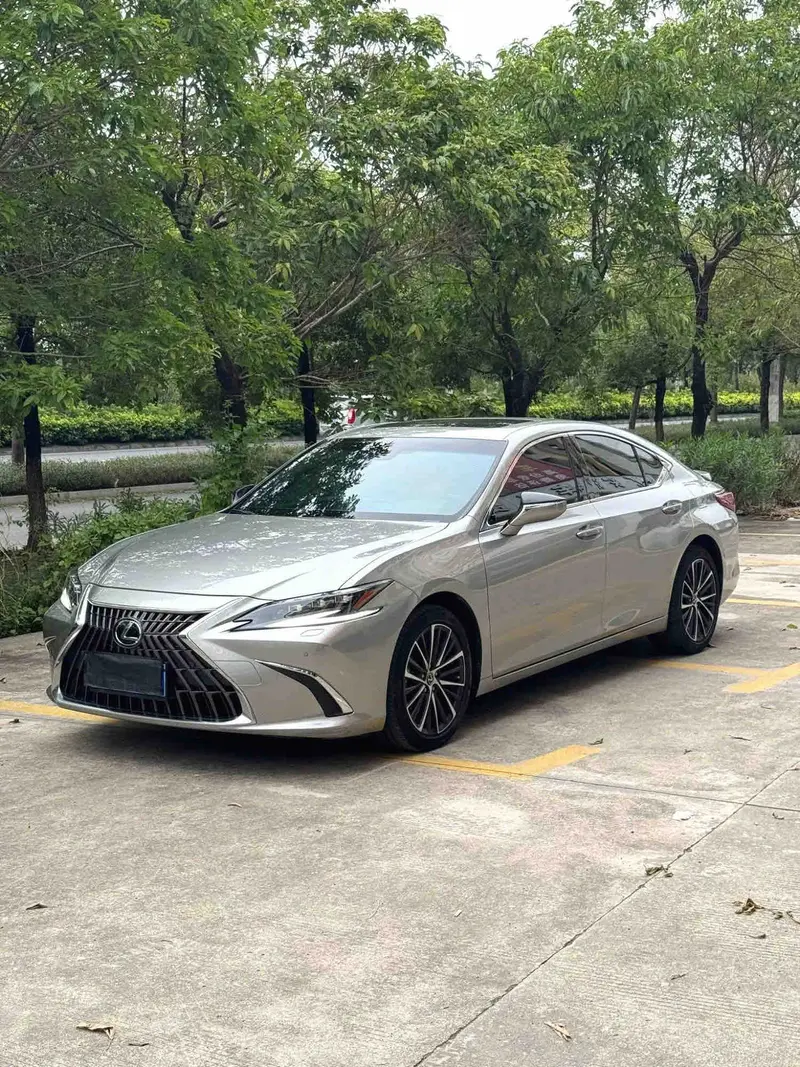 2022 Lexus ES 300h 2.5L Hybrid E-CVT