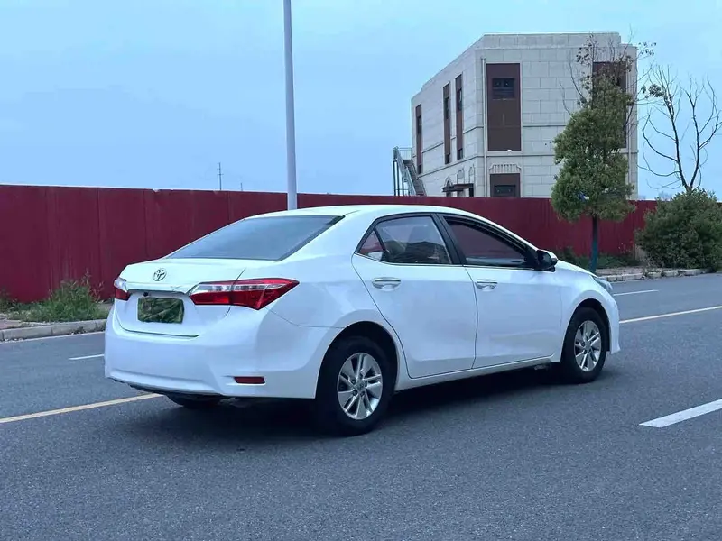 Vehicle photo 4