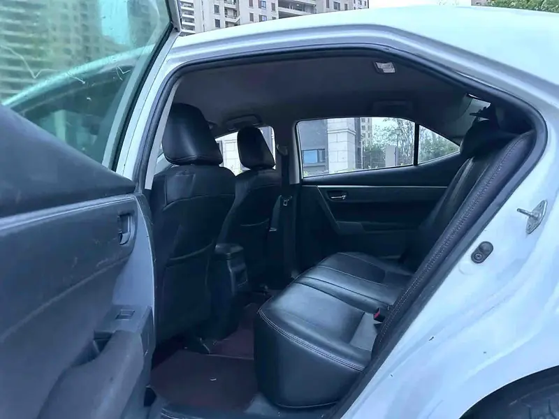 Vehicle photo 9