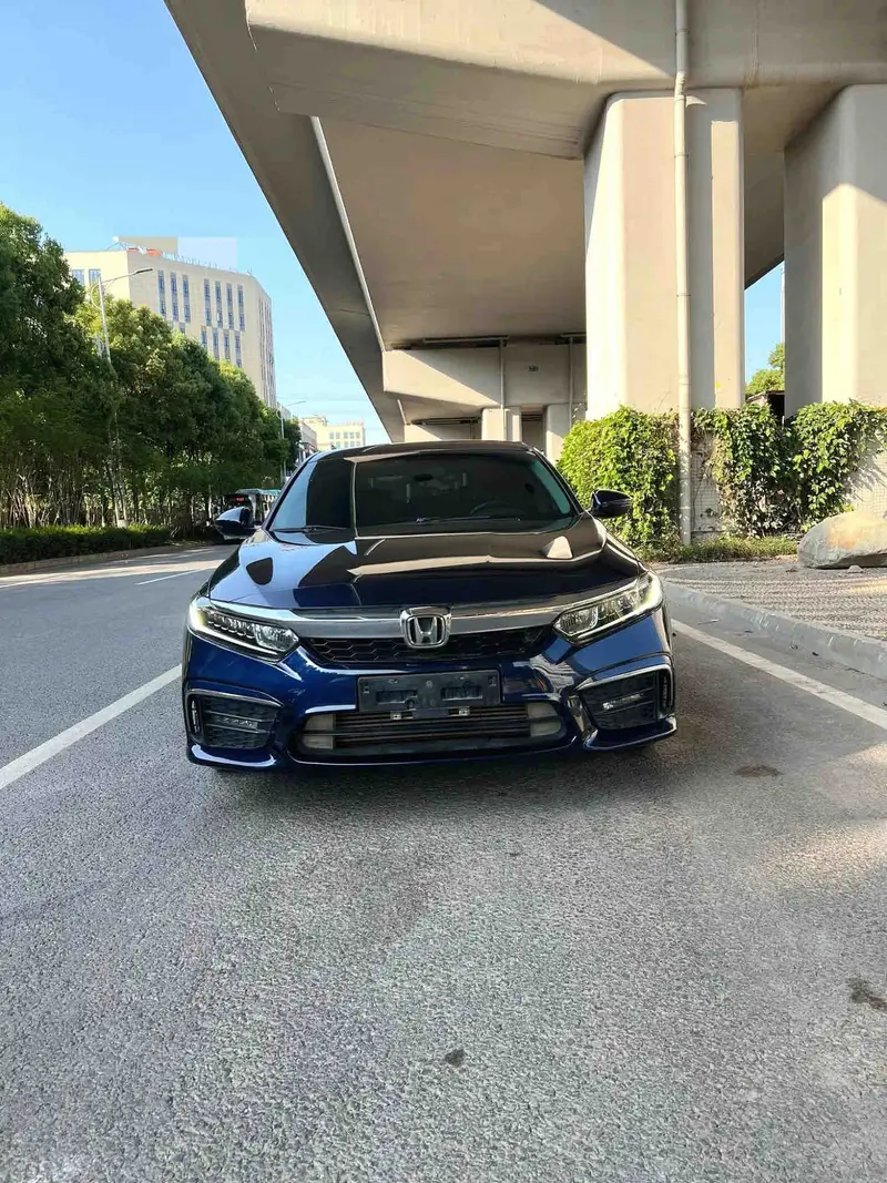 Vehicle photo 2