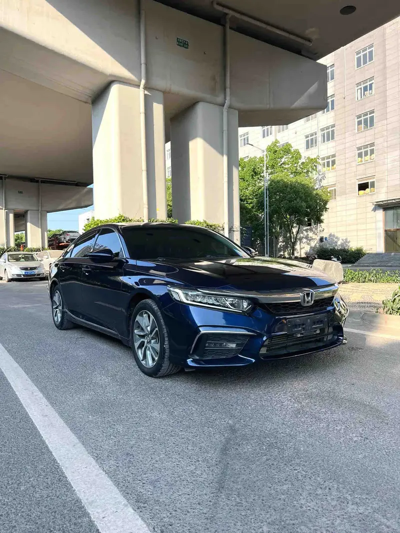 Vehicle photo 4