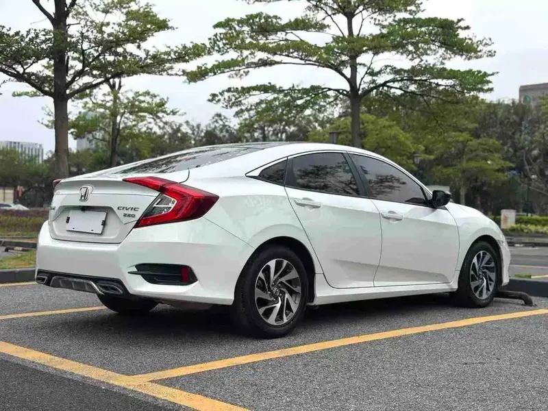 Vehicle photo 5