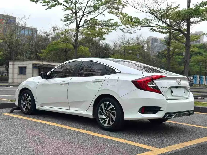 Vehicle photo 6