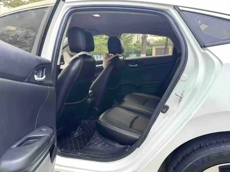 Vehicle photo 8