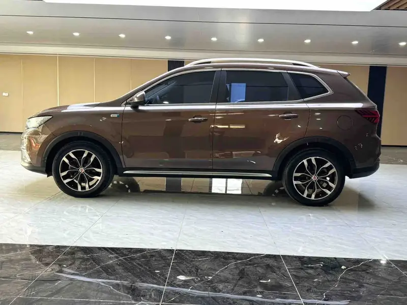 Vehicle photo 4