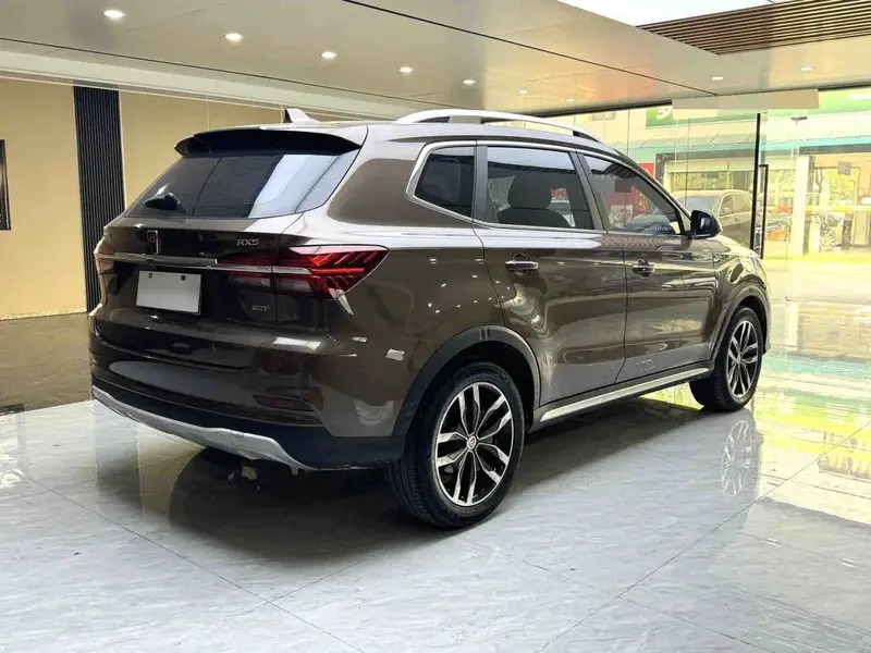 Vehicle photo 5