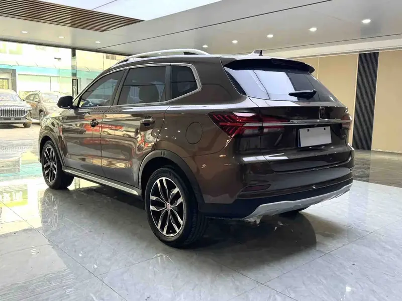 Vehicle photo 6