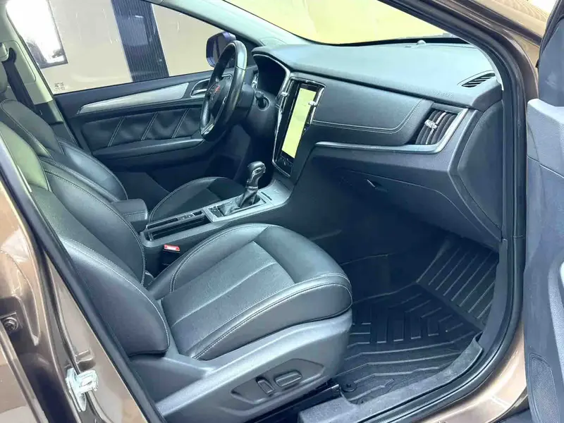 Vehicle photo 7