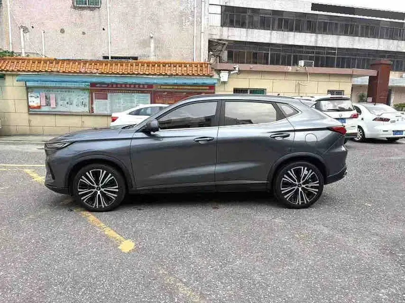 Vehicle photo 4