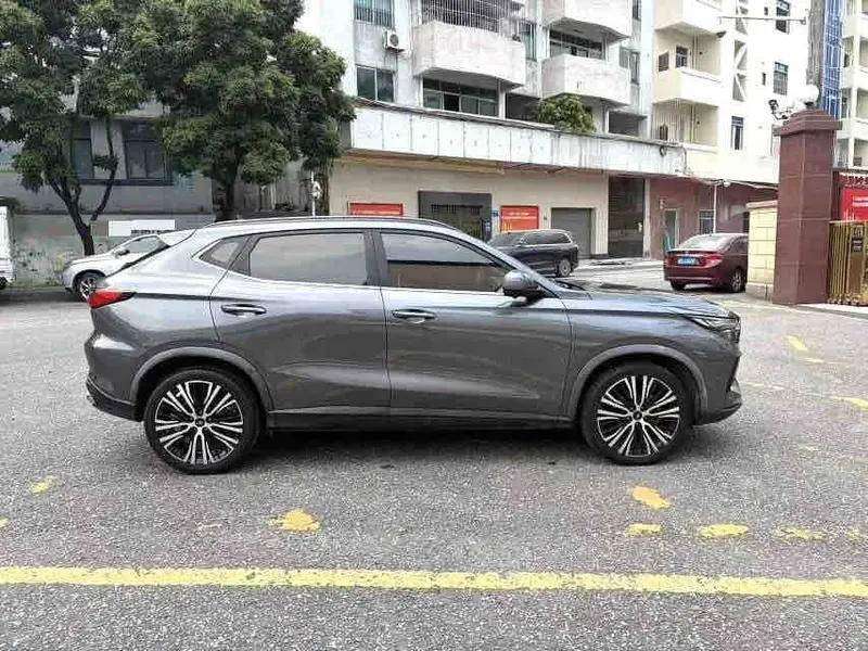 Vehicle photo 5