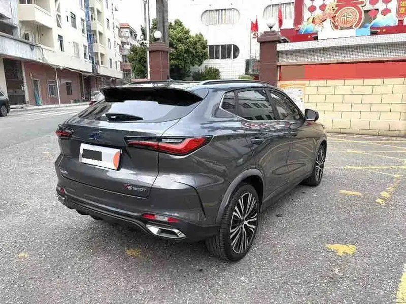 Vehicle photo 6