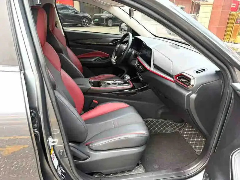 Vehicle photo 10