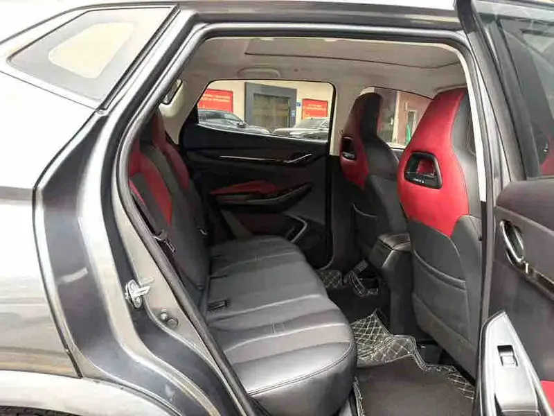 Vehicle photo 11