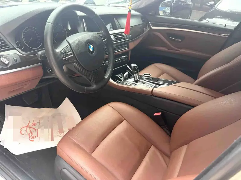 Vehicle photo 6