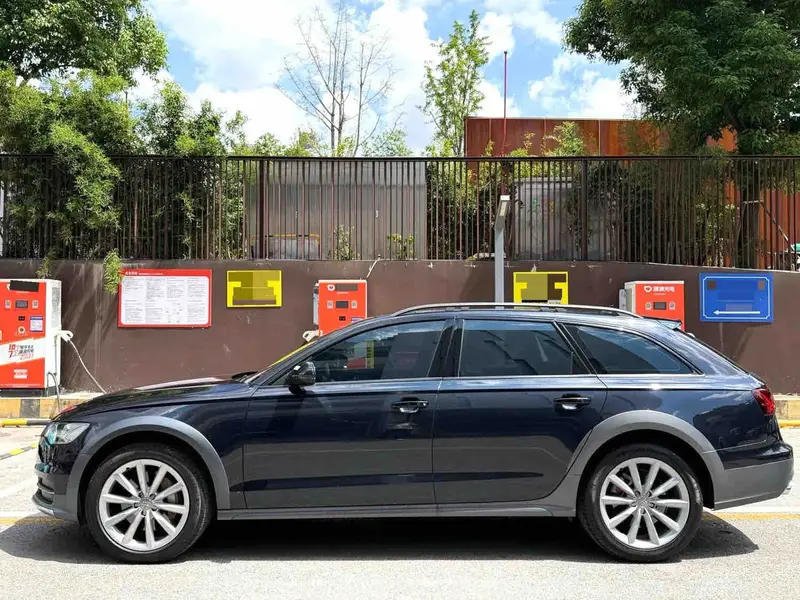 Vehicle photo 3
